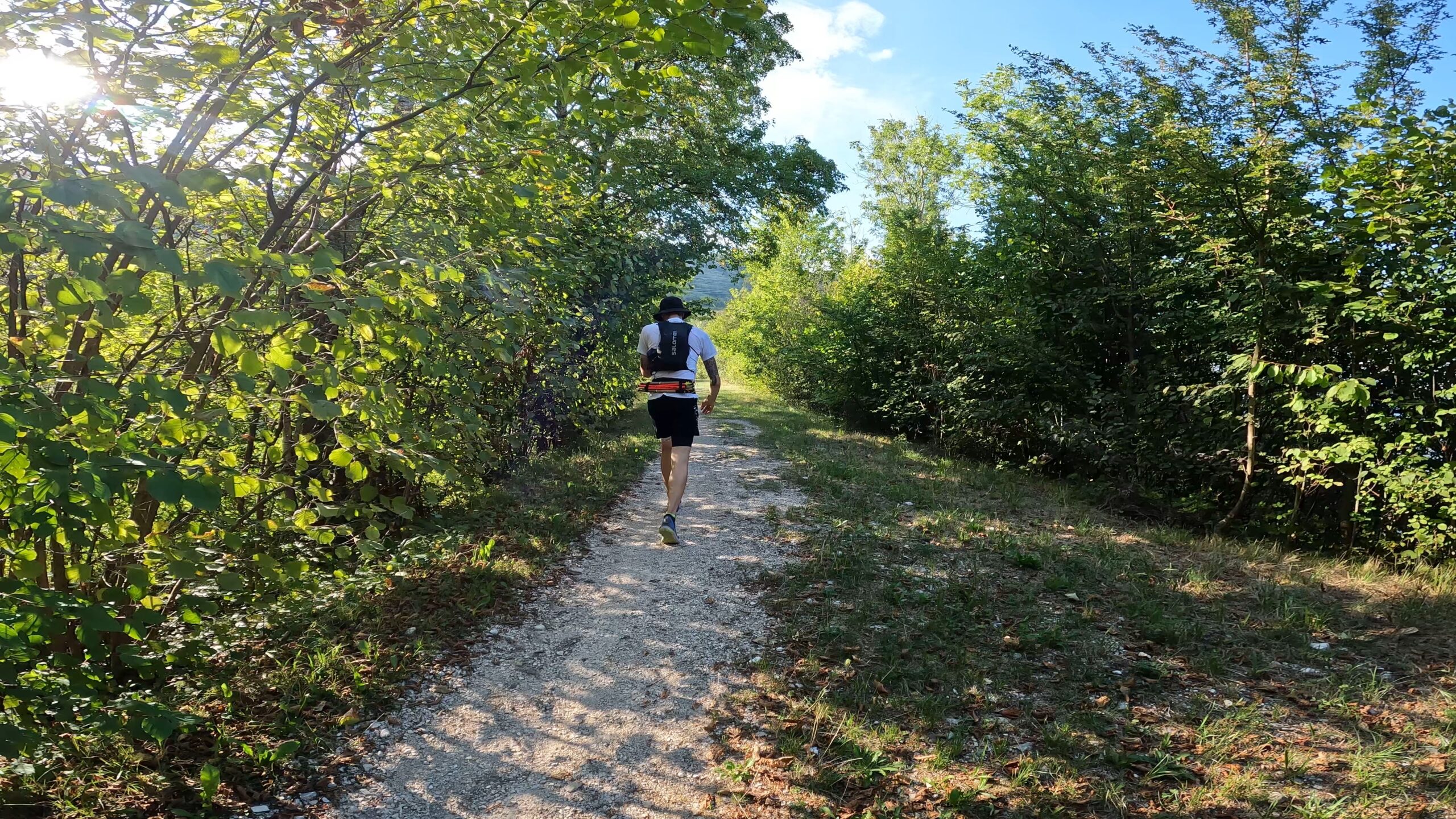 Photo descriptive illustrant l'article sur comment éviter les crampes en trail